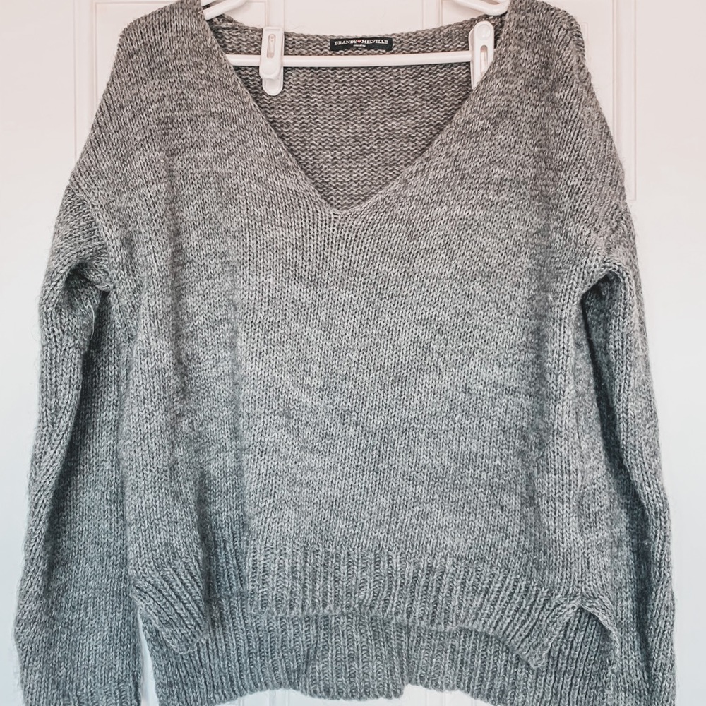 BRANDY MELVILLE GRAY SWEATER